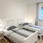 Apartment 2-schlafzimmer-wohnung Mit Parkplatz-balkon-kueche- Garten, Nahe Dus Airport, Messe *