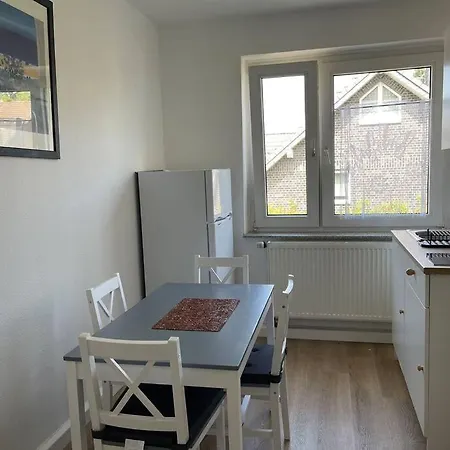 2-schlafzimmer-wohnung Mit Parkplatz-balkon-kueche- Garten, Nahe Dus Airport, Messe Apartment Duisburg