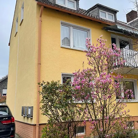 Apartment 2-schlafzimmer-wohnung Mit Parkplatz-balkon-kueche- Garten, Nahe Dus Airport, Messe *