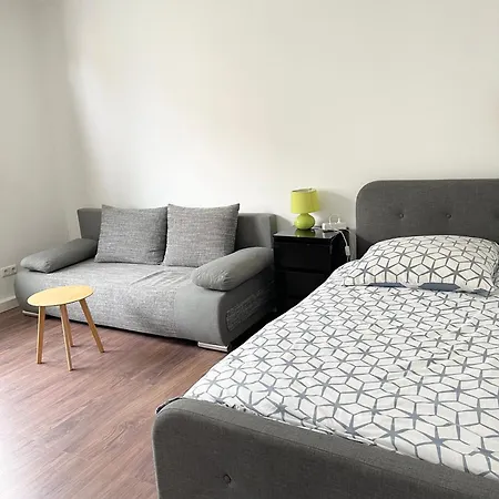 Apartment 2-schlafzimmer-wohnung Mit Parkplatz-balkon-kueche- Garten, Nahe Dus Airport, Messe Duisburg