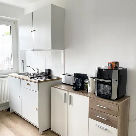 2-schlafzimmer-wohnung Mit Parkplatz-balkon-kueche- Garten, Nahe Dus Airport, Messe Apartment