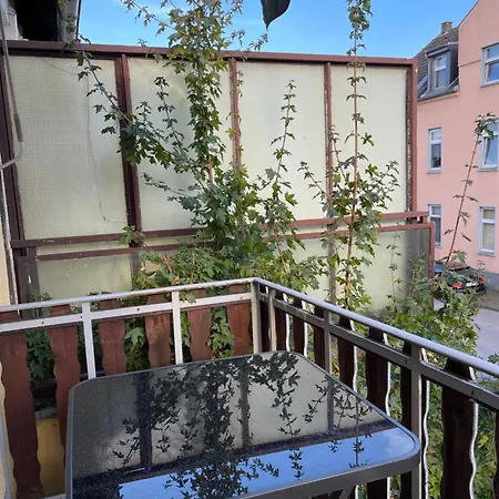 2-schlafzimmer-wohnung Mit Parkplatz-balkon-kueche- Garten, Nahe Dus Airport, Messe 아파트 *