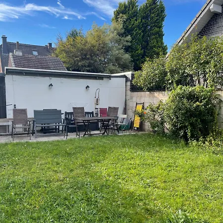 2-schlafzimmer-wohnung Mit Parkplatz-balkon-kueche- Garten, Nahe Dus Airport, Messe Apartment