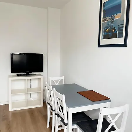 Appartement 2-schlafzimmer-wohnung Mit Parkplatz-balkon-kueche- Garten, Nahe Dus Airport, Messe