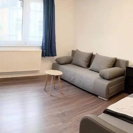 2-schlafzimmer-wohnung Mit Parkplatz-balkon-kueche- Garten, Nahe Dus Airport, Messe Appartement Duisbourg