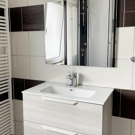 2-schlafzimmer-wohnung Mit Parkplatz-balkon-kueche- Garten, Nahe Dus Airport, Messe Duisbourg