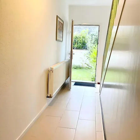 2-schlafzimmer-wohnung Mit Parkplatz-balkon-küche- Garten, Nahe Dus Airport, Messe Duisburg