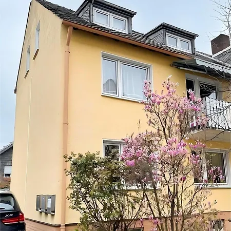 Apartment 2-schlafzimmer-wohnung Mit Parkplatz-balkon-küche- Garten, Nahe Dus Airport, Messe Duisburg