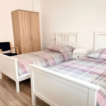 2-schlafzimmer-wohnung Mit Parkplatz-balkon-kueche- Garten, Nahe Dus Airport, Messe Appartement