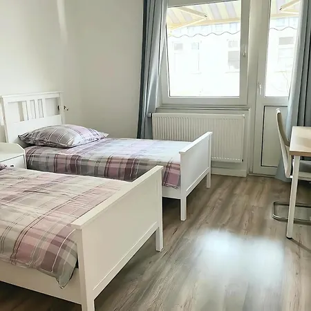 2-schlafzimmer-wohnung Mit Parkplatz-balkon-kueche- Garten, Nahe Dus Airport, Messe Appartement Duisbourg