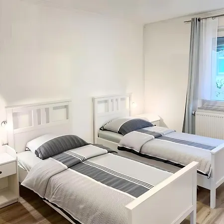 2-schlafzimmer-wohnung Mit Parkplatz-balkon-kueche- Garten, Nahe Dus Airport, Messe Appartement