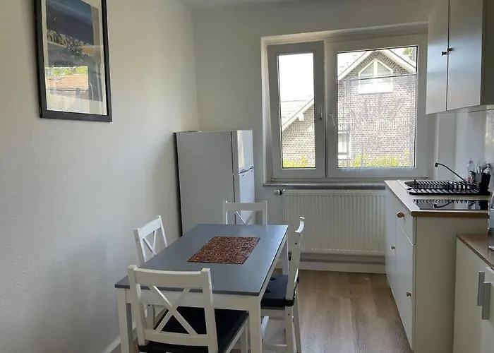 2-schlafzimmer-wohnung Mit Parkplatz-balkon-küche- Garten, Nahe Dus Airport, Messe Apartment Duisburg