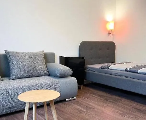 2-schlafzimmer-wohnung Mit Parkplatz-balkon-kueche- Garten, Nahe Dus Airport, Messe Apartment