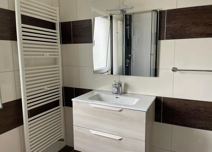 2-schlafzimmer-wohnung Mit Parkplatz-balkon-kueche- Garten, Nahe Dus Airport, Messe Apartment Duisburg