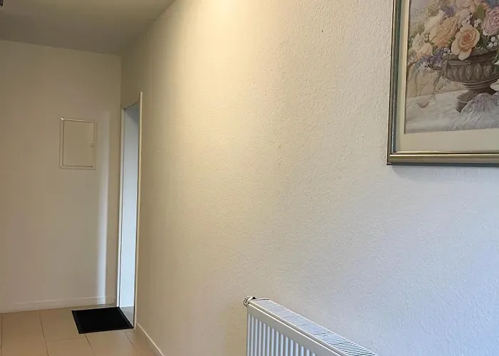 2-schlafzimmer-wohnung Mit Parkplatz-balkon-küche- Garten, Nahe Dus Airport, Messe