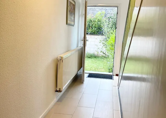 Apartment 2-schlafzimmer-wohnung Mit Parkplatz-balkon-kueche- Garten, Nahe Dus Airport, Messe Duisburg