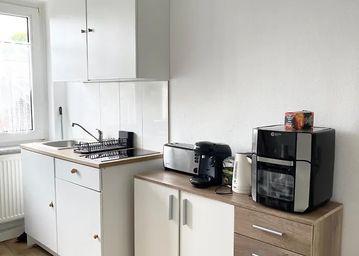 2-schlafzimmer-wohnung Mit Parkplatz-balkon-kueche- Garten, Nahe Dus Airport, Messe Apartment