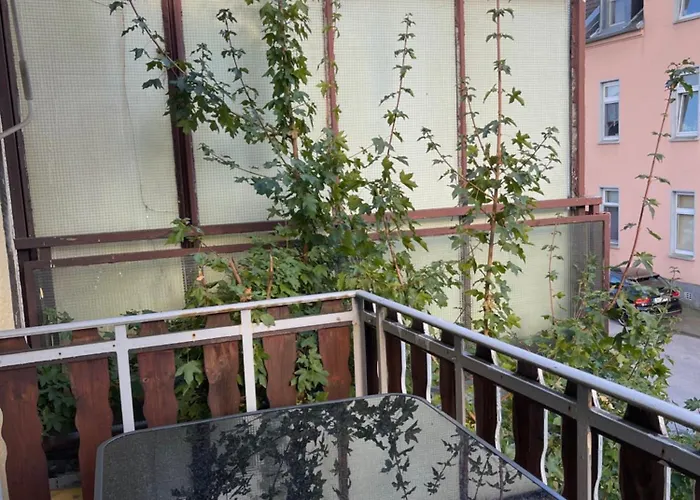 2-schlafzimmer-wohnung Mit Parkplatz-balkon-küche- Garten, Nahe Dus Airport, Messe Apartment *