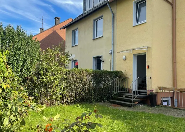 2-schlafzimmer-wohnung Mit Parkplatz-balkon-küche- Garten, Nahe Dus Airport, Messe Apartment *