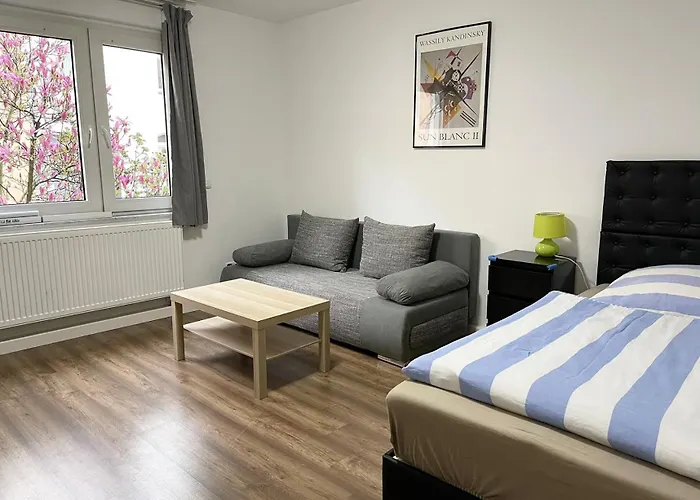 Apartment 2-schlafzimmer-wohnung Mit Parkplatz-balkon-küche- Garten, Nahe Dus Airport, Messe Duisburg